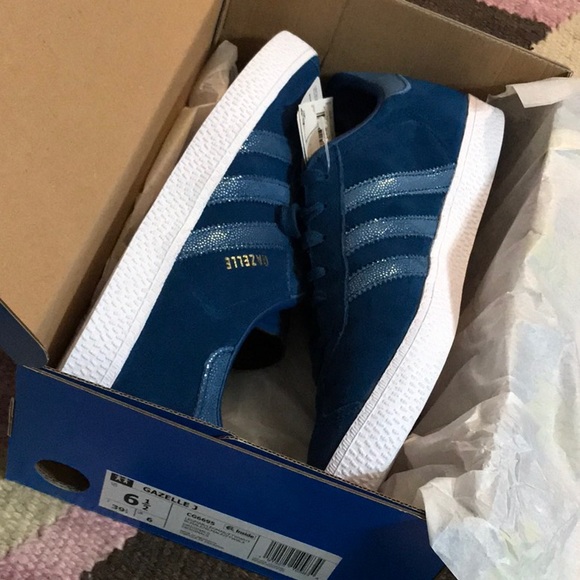 adidas Shoes - NWT ADIDAS GAZELLE 6.5Y 8.5W